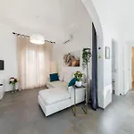 Casa Leucosia * كابري